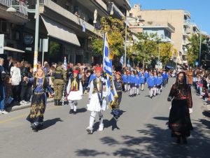 Κοζάνη: Η Παρέλαση στην οδό Παύλου Μελά για την Εθνική Επέτειο της 28ης Οκτωβρίου 1940