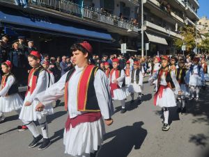 Κοζάνη: Η Παρέλαση στην οδό Παύλου Μελά για την Εθνική Επέτειο της 28ης Οκτωβρίου 1940