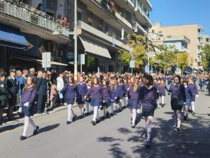 Κοζάνη: Η Παρέλαση στην οδό Παύλου Μελά για την Εθνική Επέτειο της 28ης Οκτωβρίου 1940