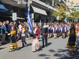 Κοζάνη: Η Παρέλαση στην οδό Παύλου Μελά για την Εθνική Επέτειο της 28ης Οκτωβρίου 1940