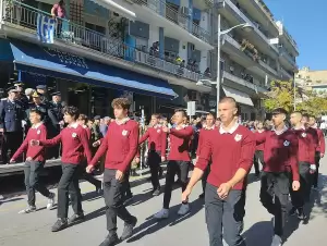 Κοζάνη: Η Παρέλαση στην οδό Παύλου Μελά για την Εθνική Επέτειο της 28ης Οκτωβρίου 1940