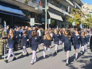 Κοζάνη: Η Παρέλαση στην οδό Παύλου Μελά για την Εθνική Επέτειο της 28ης Οκτωβρίου 1940