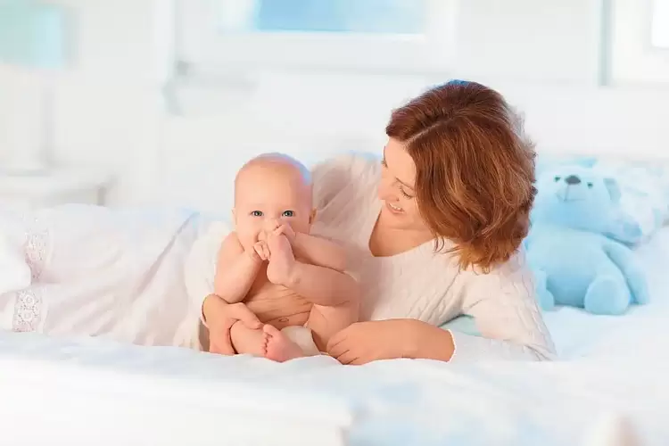 Μάχη για το δημογραφικό – Γενναιόδωρα μπόνους για τις γεννήσεις