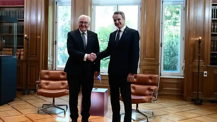 Μητσοτάκης σε Σταϊνμάιερ: Τα θέματα των γερμανικών επανορθώσεων και του κατοχικού δανείου παραμένει ζωντανό