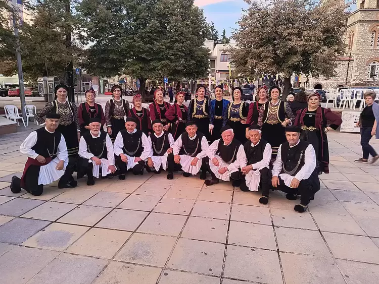 Οι Γρεβενιώτες της Κοζάνης στα Ελευθέρια της Ελασσόνας Οι Γρεβενιώτες της Κοζάνης στα Ελευθέρια της Ελασσόνας