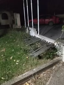 Οι βάνδαλοι “ξαναχτύπησαν”: Μεγάλες καταστροφές από αγνώστους στο πάρκο της Αγίας Παρασκευής στην Καρυδίτσα Οι βάνδαλοι “ξαναχτύπησαν”: Μεγάλες καταστροφές από αγνώστους στο πάρκο της Αγίας Παρασκευής στην Καρυδίτσα