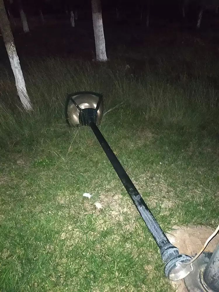 Οι βάνδαλοι “ξαναχτύπησαν”: Μεγάλες καταστροφές από αγνώστους στο πάρκο της Αγίας Παρασκευής στην Καρυδίτσα Οι βάνδαλοι “ξαναχτύπησαν”: Μεγάλες καταστροφές από αγνώστους στο πάρκο της Αγίας Παρασκευής στην Καρυδίτσα