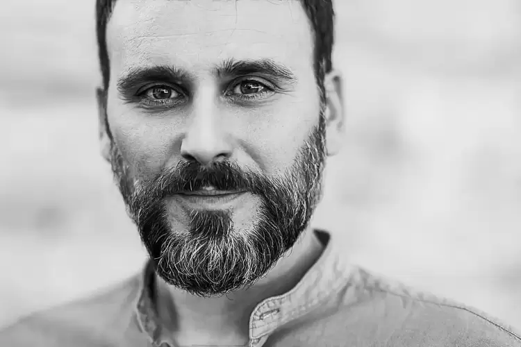 Ο Στέλιος Χλιαράς καλλιτεχνικός διευθυντής του ΔΗΠΕΘΕ Κοζάνης