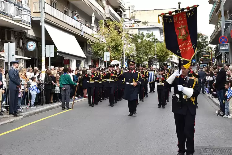 Στη μεγαλειώδη παρέλαση της Θεσσαλονίκης, η ιστορική Φιλαρμονική του Δήμου Κοζάνης «Πανδώρα»