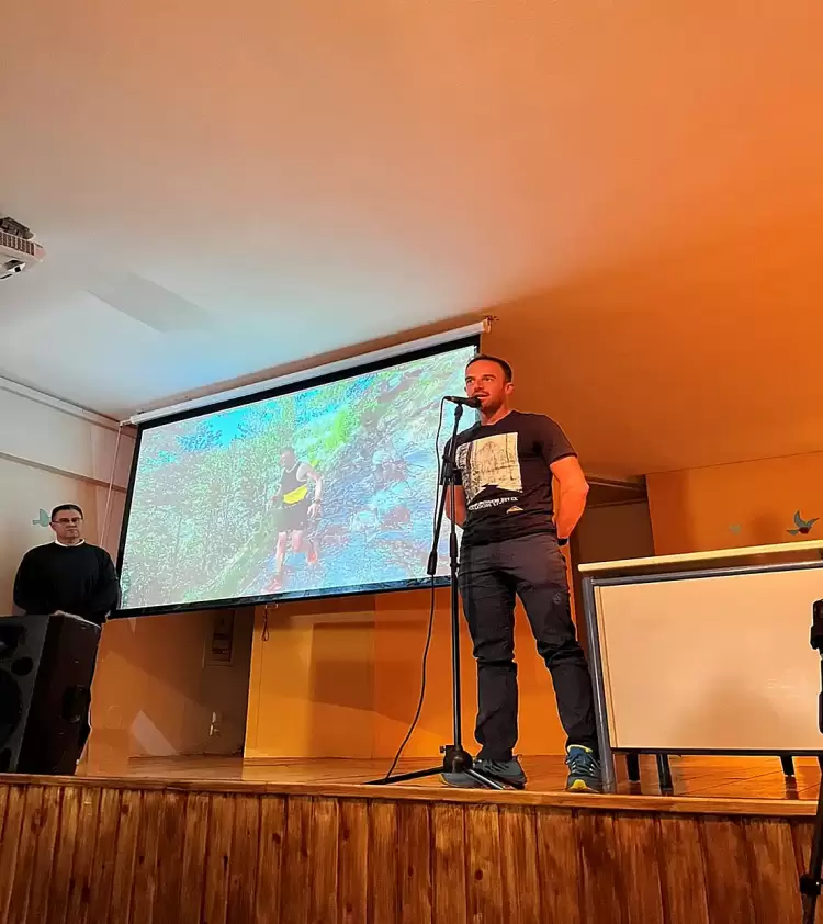 Το Μουσικό Σχολείο Σιάτιστας “Κωνσταντίνος και Ελένη Παπανικολάου” βράβευσε τον Έλληνα αθλητή Δημήτρη Σελέτη Το Μουσικό Σχολείο Σιάτιστας “Κωνσταντίνος και Ελένη Παπανικολάου” βράβευσε τον Έλληνα αθλητή Δημήτρη Σελέτη