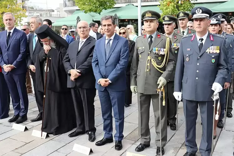 Ο ΥΜΑΘ Κωνσταντίνος Π. Γκιουλέκας στα Ελευθέρια της Κοζάνης Ο ΥΜΑΘ Κωνσταντίνος Π. Γκιουλέκας στα Ελευθέρια της Κοζάνης