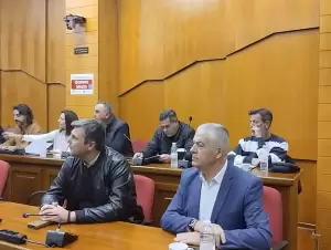 “Ζούγκλα” το περιφερειακό συμβούλιο - Εντάσσεις, αποχωρήσεις την ώρα που η Δυτική Μακεδονία πεθαίνει “Ζούγκλα” το περιφερειακό συμβούλιο – Εντάσσεις, αποχωρήσεις την ώρα που η Δυτική Μακεδονία πεθαίνει