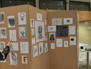 Έχουν βλέμμα εφήβων....εικαστική και ποιητική έκθεση μαθητών στη βιβλιοθήκη Κοζάνης Έχουν βλέμμα εφήβων….εικαστική και ποιητική έκθεση μαθητών στη βιβλιοθήκη Κοζάνης