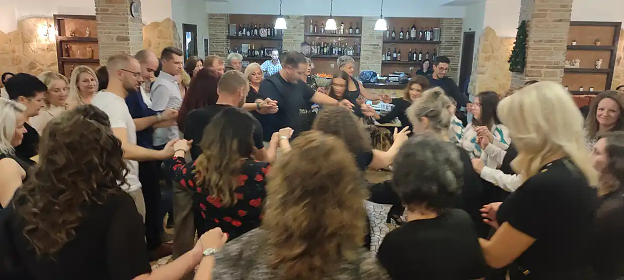 Εκκλησιασμός του Συνδέσμου Γραμμάτων και Τεχνών Κοζάνης και αγιασμός για την νέα χορευτική χρονιά (εικόνες & βίντεο) Εκκλησιασμός του Συνδέσμου Γραμμάτων και Τεχνών Κοζάνης και αγιασμός για την νέα χορευτική χρονιά