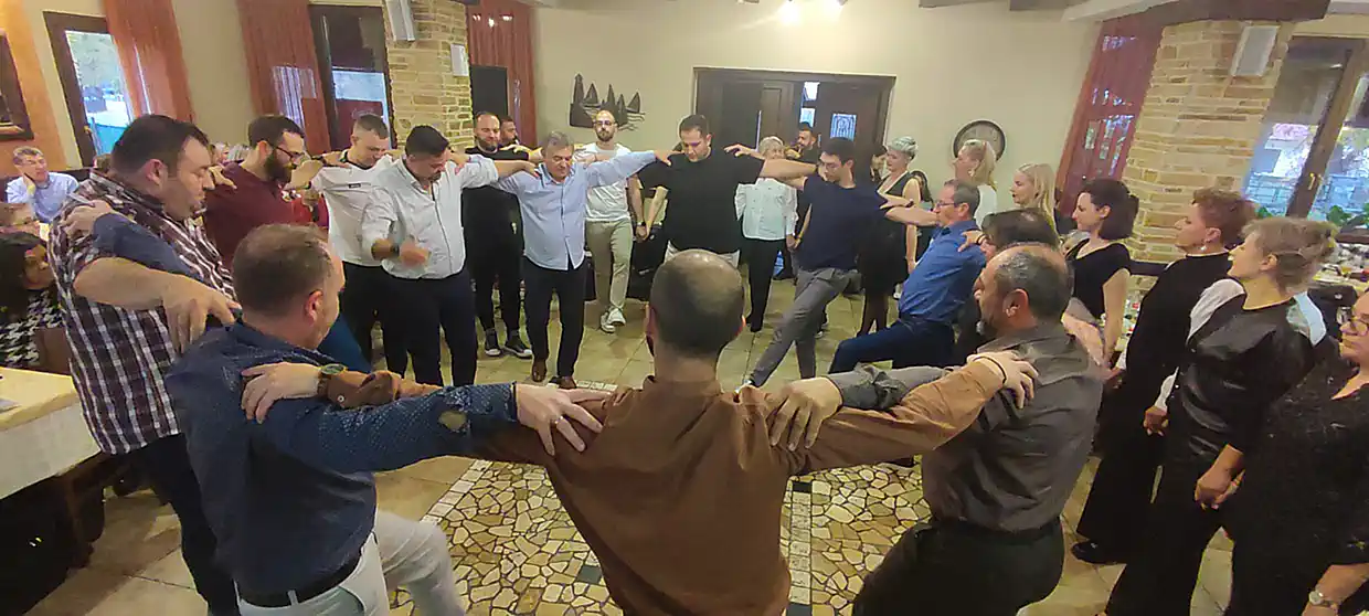 Εκκλησιασμός του Συνδέσμου Γραμμάτων και Τεχνών Κοζάνης και αγιασμός για την νέα χορευτική χρονιά (εικόνες & βίντεο) Εκκλησιασμός του Συνδέσμου Γραμμάτων και Τεχνών Κοζάνης και αγιασμός για την νέα χορευτική χρονιά