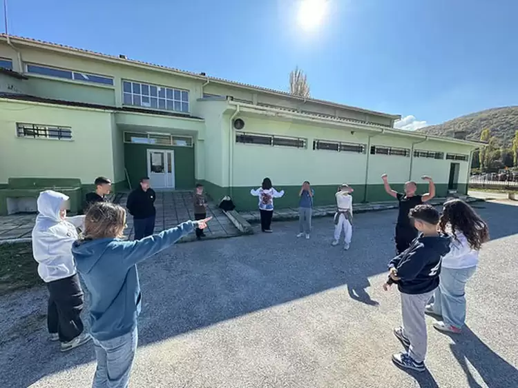 Εκπαιδευτική Επίσκεψη του Europe Direct Δυτικής Μακεδονίας στο Γυμνάσιο Κλεινών στο πλαίσιο του προγράμματος “moving Stars”