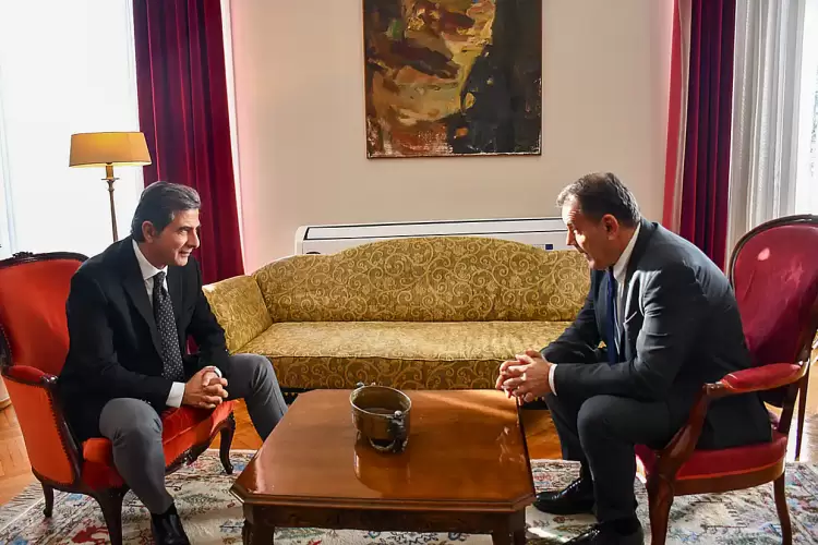 Ενημερωτική συνάντηση του ΥΜΑΘ Κωνσταντίνου Π. Γκιουλέκα με τον Υπουργό Μετανάστευσης και Ασύλου Νίκο Παναγιωτόπουλο