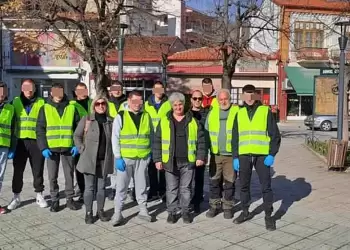 Εθελοντική δράση καλλωπισμού της κεντρικής πλατείας της Φλώρινας με τη συμμετοχή μαθητών του ΕΠΑΛ