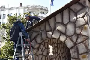 Έτοιμο το χριστουγεννιάτικο δέντρο στην Κοζάνη