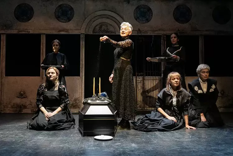 «Η αγάπη άργησε μια μέρα» – Παράταση παραστάσεων για για δύο τελευταίες παραστάσεις στην Αίθουσα Τέχνης Κοζάνης