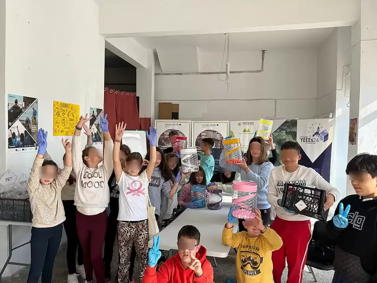 Μαθητές του Πειραματικού Δημοτικού Σχολείου Φλώρινας στο "Green HeroeZ" της Ε.ΚΑΤ.Ο. Φλώρινας Μαθητές του Πειραματικού Δημοτικού Σχολείου Φλώρινας στο “green Heroez” της Ε.ΚΑΤ.Ο. Φλώρινας