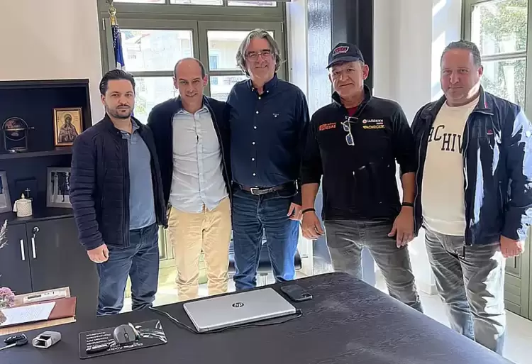 Με τον δήμαρχο Σερβίων O Γιώργος Παντελίδης