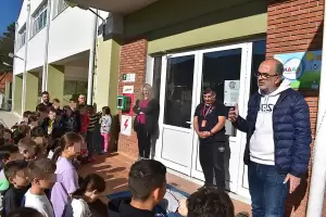 Νέοι απινιδωτές παραδόθηκαν στο 1ο ΕΠΑΛ και στο Πειραματικό Δημοτικό Σχολείο Φλώρινας Νέοι απινιδωτές παραδόθηκαν στο 1ο ΕΠΑΛ και στο Πειραματικό Δημοτικό Σχολείο Φλώρινας