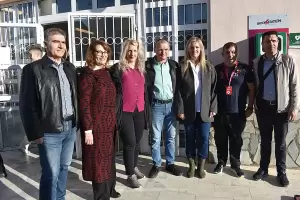 Νέοι απινιδωτές παραδόθηκαν στο 1ο ΕΠΑΛ και στο Πειραματικό Δημοτικό Σχολείο Φλώρινας Νέοι απινιδωτές παραδόθηκαν στο 1ο ΕΠΑΛ και στο Πειραματικό Δημοτικό Σχολείο Φλώρινας