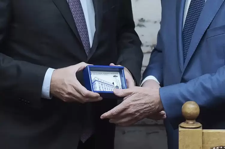 Προϋπολογισμός: Ανάπτυξη στο 2,3% το 2025 – Πτώση πληθωρισμού στο 2,1% και μείωση χρέους στο 147,5% Προϋπολογισμός: Ανάπτυξη στο 2,3% το 2025 – Πτώση πληθωρισμού στο 2,1% και μείωση χρέους στο 147,5%