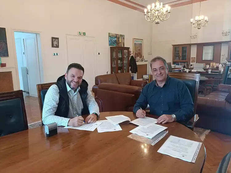 Συντήρηση του δώματος του 3ου Γυμνασίου Κοζάνης