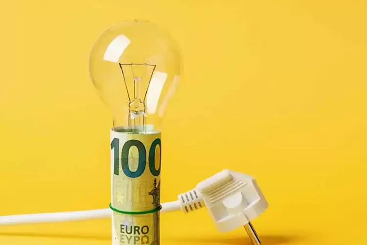 Τιμολόγια ρεύματος: Βουτιά μέχρι και τα 0,116 ευρώ/kwh για τον Νοέμβριο