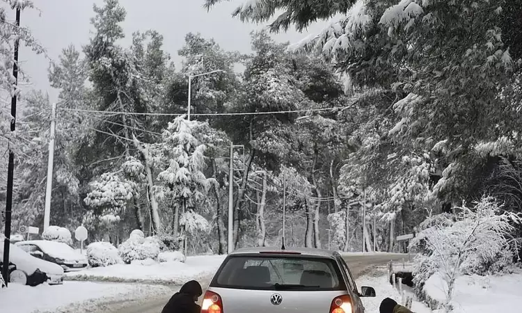 Χιονίζει σε Φλώρινα: Πού χρειάζονται αλυσίδες στη Δυτική Μακεδονία