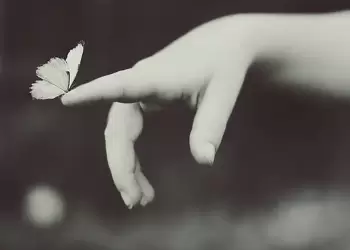 Χρηματικό ποσό στο ειδικό εργαστήρι Κοζάνης από τον Γιάννη Τσιμπλίδη στη μνήμη της συζύγου του