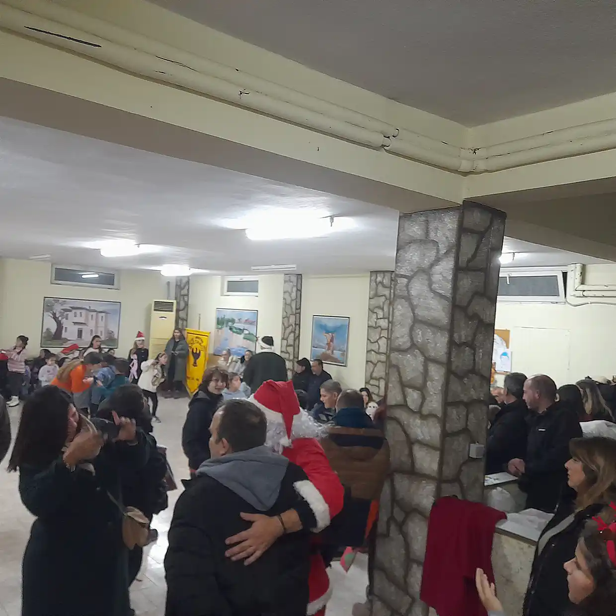 Δρέπανο: Φωταγώγηση Χριστουγεννιάτικου δέντρου Δρέπανο: Φωταγώγηση Χριστουγεννιάτικου δέντρου