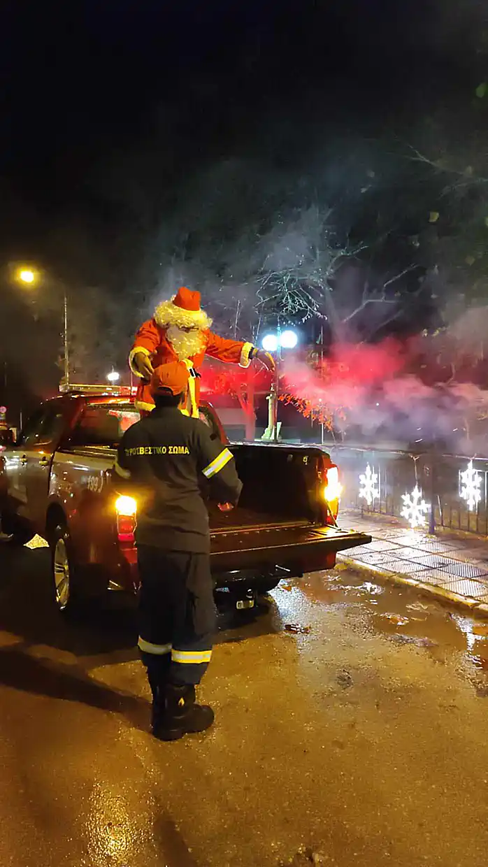 Δρέπανο: Φωταγώγηση Χριστουγεννιάτικου δέντρου Δρέπανο: Φωταγώγηση Χριστουγεννιάτικου δέντρου