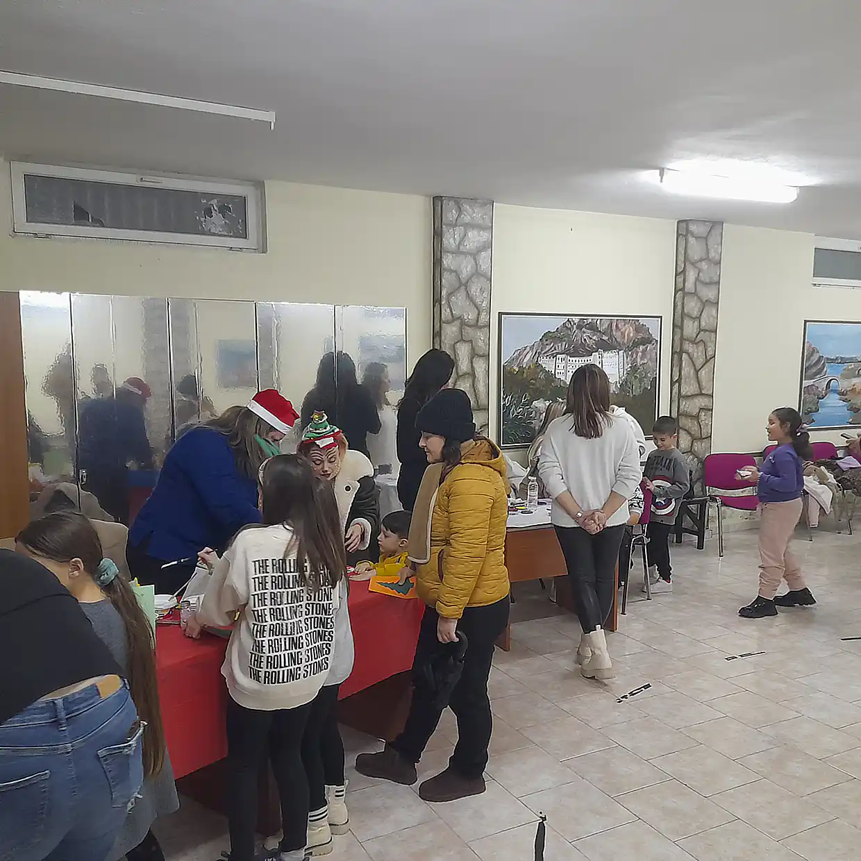 Δρέπανο: Φωταγώγηση Χριστουγεννιάτικου δέντρου Δρέπανο: Φωταγώγηση Χριστουγεννιάτικου δέντρου