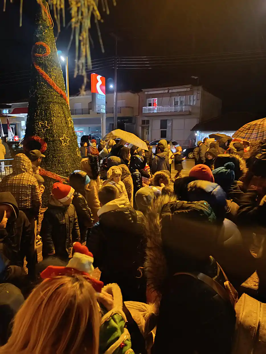 Δρέπανο: Φωταγώγηση Χριστουγεννιάτικου δέντρου Δρέπανο: Φωταγώγηση Χριστουγεννιάτικου δέντρου