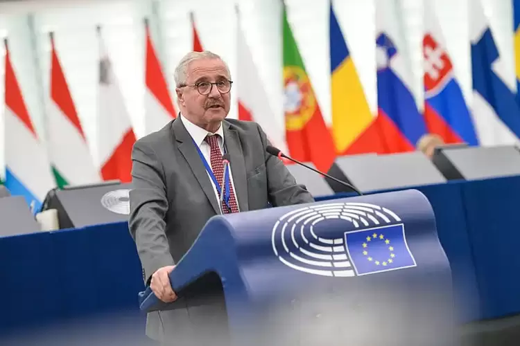 Γ. Μανιάτης: «Πώς θα προστατεύσει η Ευρωπαϊκή Ένωση τα κυριαρχικά δικαιώματα Ελλάδας και Κύπρου από ένα παράνομο Τουρκο - Συριακό σύμφωνο;» Γ. Μανιάτης: «Πώς θα προστατεύσει η Ευρωπαϊκή Ένωση τα κυριαρχικά δικαιώματα Ελλάδας και Κύπρου από ένα παράνομο Τουρκο – Συριακό σύμφωνο;»