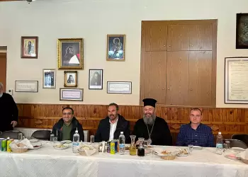 Γεύμα αγάπης του Μητροπολίτη στους οδοκαθαριστές του Δήμου Φλώρινας