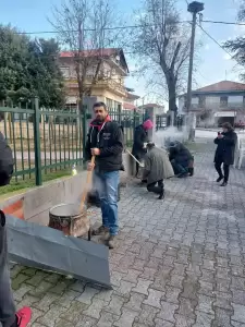 Γεύτηκαν τσιγαρίδες στην Καισαρειά Γεύτηκαν τσιγαρίδες στην Καισαρειά…