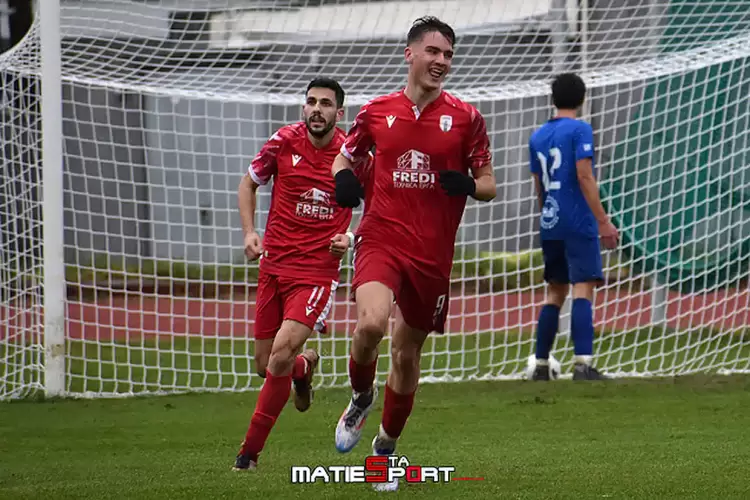 Γιάννης Καπετάνος: «.... με σκληρή δουλειά θα τους κάνω περήφανους μια μέρα!» Γιάννης Καπετάνος: «…. με σκληρή δουλειά θα τους κάνω περήφανους μια μέρα!»