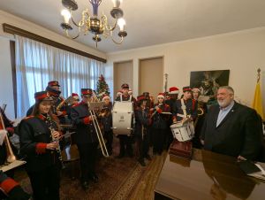 Γιορτινή Ατμόσφαιρα στο Δημαρχείο την Τελευταία Μέρα του Χρόνου στο Δημαρχείο Εορδαίας Γιορτινή Ατμόσφαιρα στο Δημαρχείο την Τελευταία Μέρα του Χρόνου στο Δημαρχείο Εορδαίας