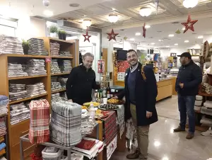 Η Κοζάνη γιόρτασε με βροχή….Άναμμα δέντρου δίχως συναυλία!