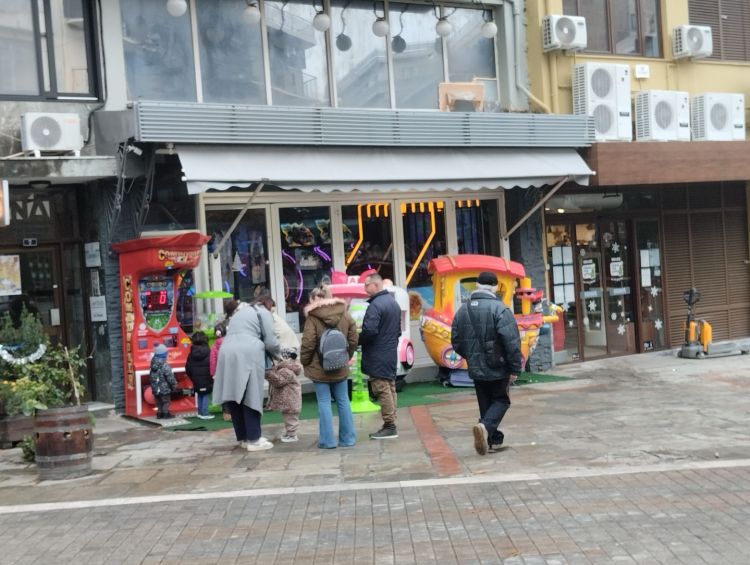 Κυριακή με ανοικτά καταστήματα.... Κυριακή με ανοικτά μαγαζιά….