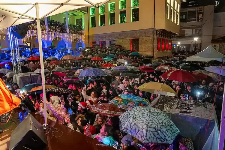 Με τη Lila η φωταγώγηση του χριστουγεννιάτικου δέντρου στη Σιάτιστα