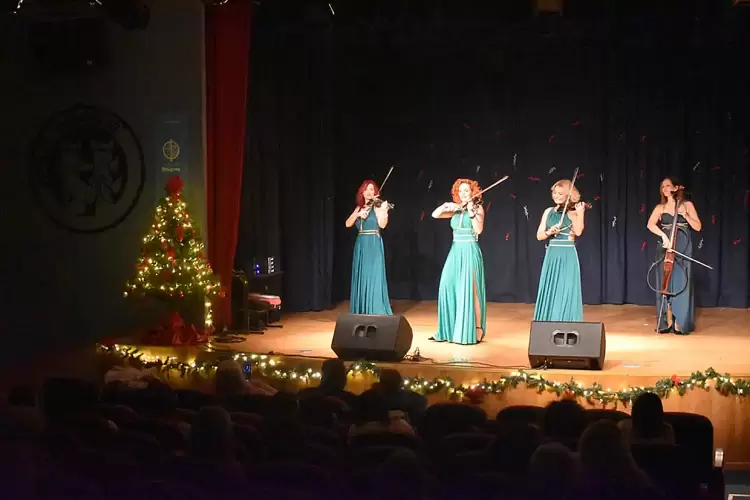 Με το ηλεκτρικό κουαρτέτο εγχόρδων "Fortissimo" συνεχίστηκαν οι Χριστουγεννιάτικες εκδηλώσεις του Δήμου Φλώρινας Με το ηλεκτρικό κουαρτέτο εγχόρδων “fortissimo” συνεχίστηκαν οι Χριστουγεννιάτικες εκδηλώσεις του Δήμου Φλώρινας