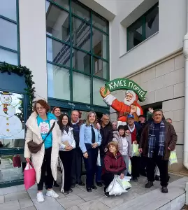 Με στολίδια και ευχές, πλημμύρισε η Γενική Περιφερειακή Αστυνομική Διεύθυνση Δυτικής Μακεδονίας Με στολίδια και ευχές, πλημμύρισε η Γενική Περιφερειακή Αστυνομική Διεύθυνση Δυτικής Μακεδονίας