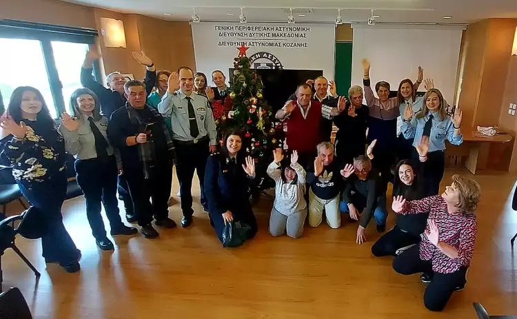 Με στολίδια και ευχές, πλημμύρισε η Γενική Περιφερειακή Αστυνομική Διεύθυνση Δυτικής Μακεδονίας Με στολίδια και ευχές, πλημμύρισε η Γενική Περιφερειακή Αστυνομική Διεύθυνση Δυτικής Μακεδονίας