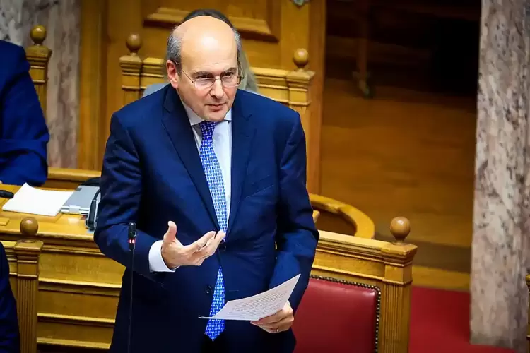 Οι μειώσεις στις τραπεζικές προμήθειες ανακοινώνονται την Κυριακή από το βήμα της Βουλής