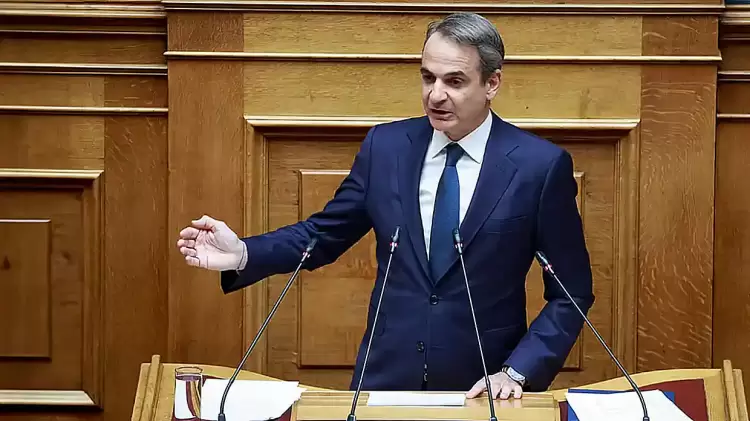 Ως 50% κάτω οι προμήθειες στις τράπεζες – Τι θα εξαγγείλει ο Μητσοτάκης στη βουλή 